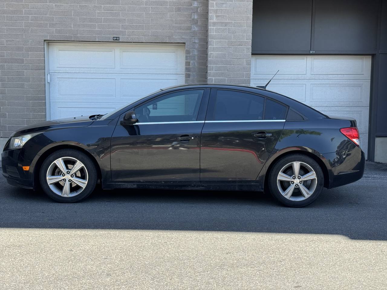 Used 2013 Chevrolet Cruze LT w/ Technology Package FWD image 2