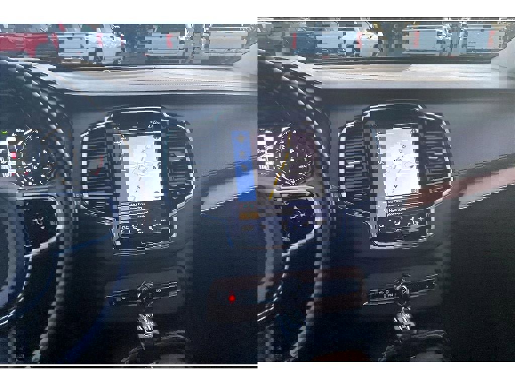 Used 2017 Volvo XC90 T6 Inscription w/ Vision Package image 7