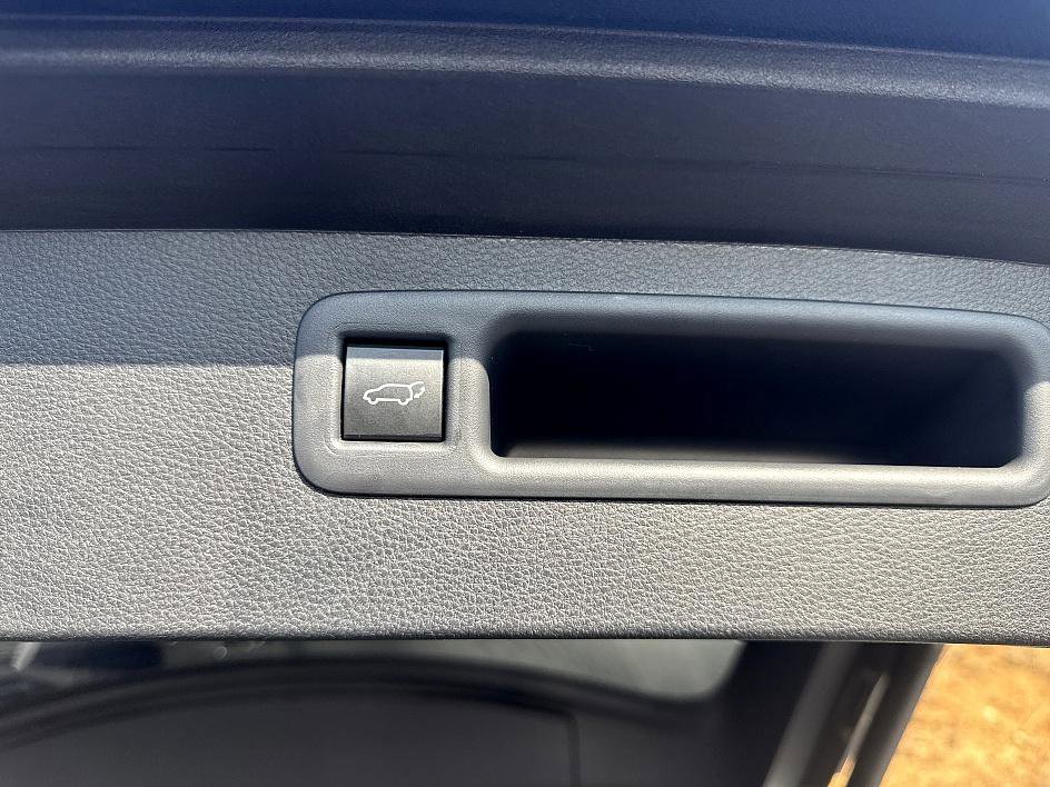 Used 2025 Toyota Highlander Limited image 24