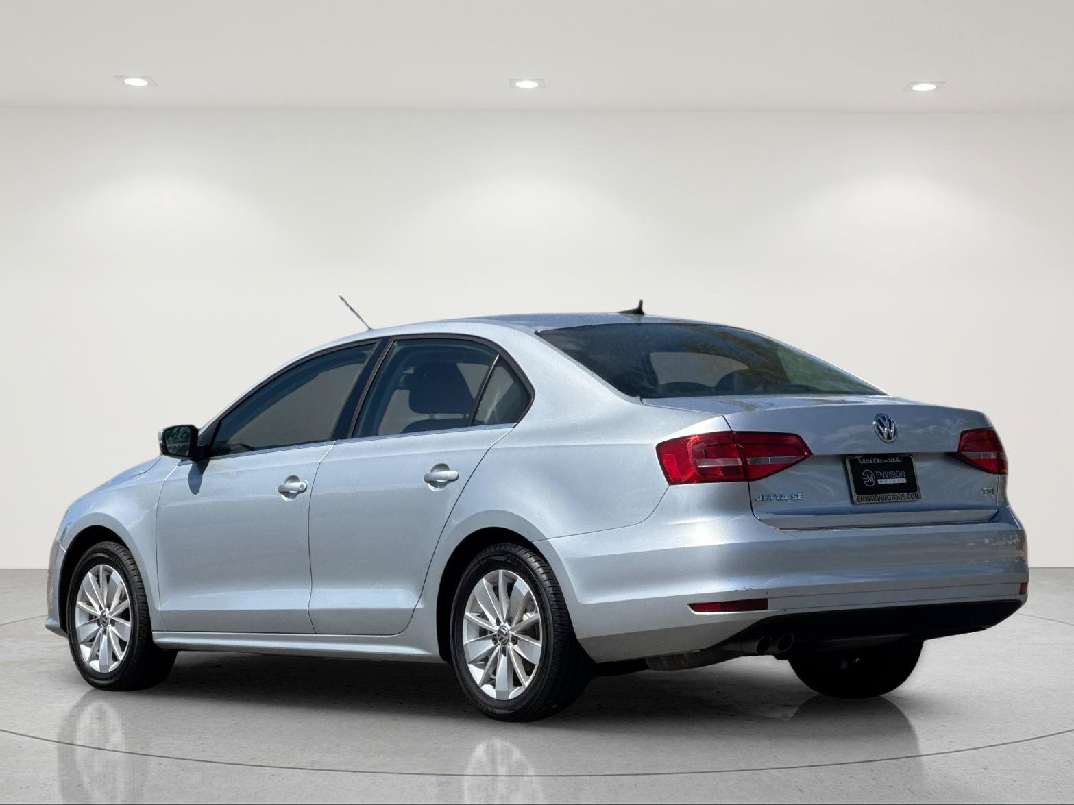 Used 2015 Volkswagen Jetta SE FWD image 4