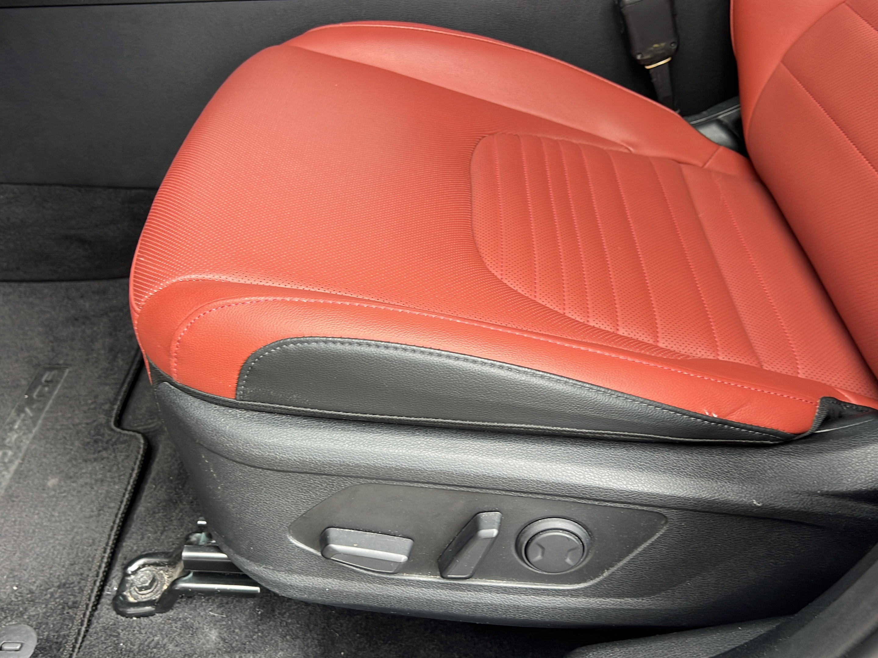Certified 2025 Kia Sportage SX FWD image 17