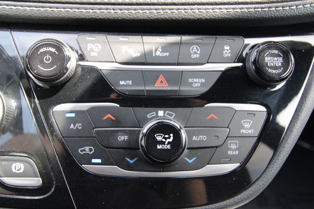 Used 2023 Chrysler Pacifica Touring-L w/ S Appearance Package image 27