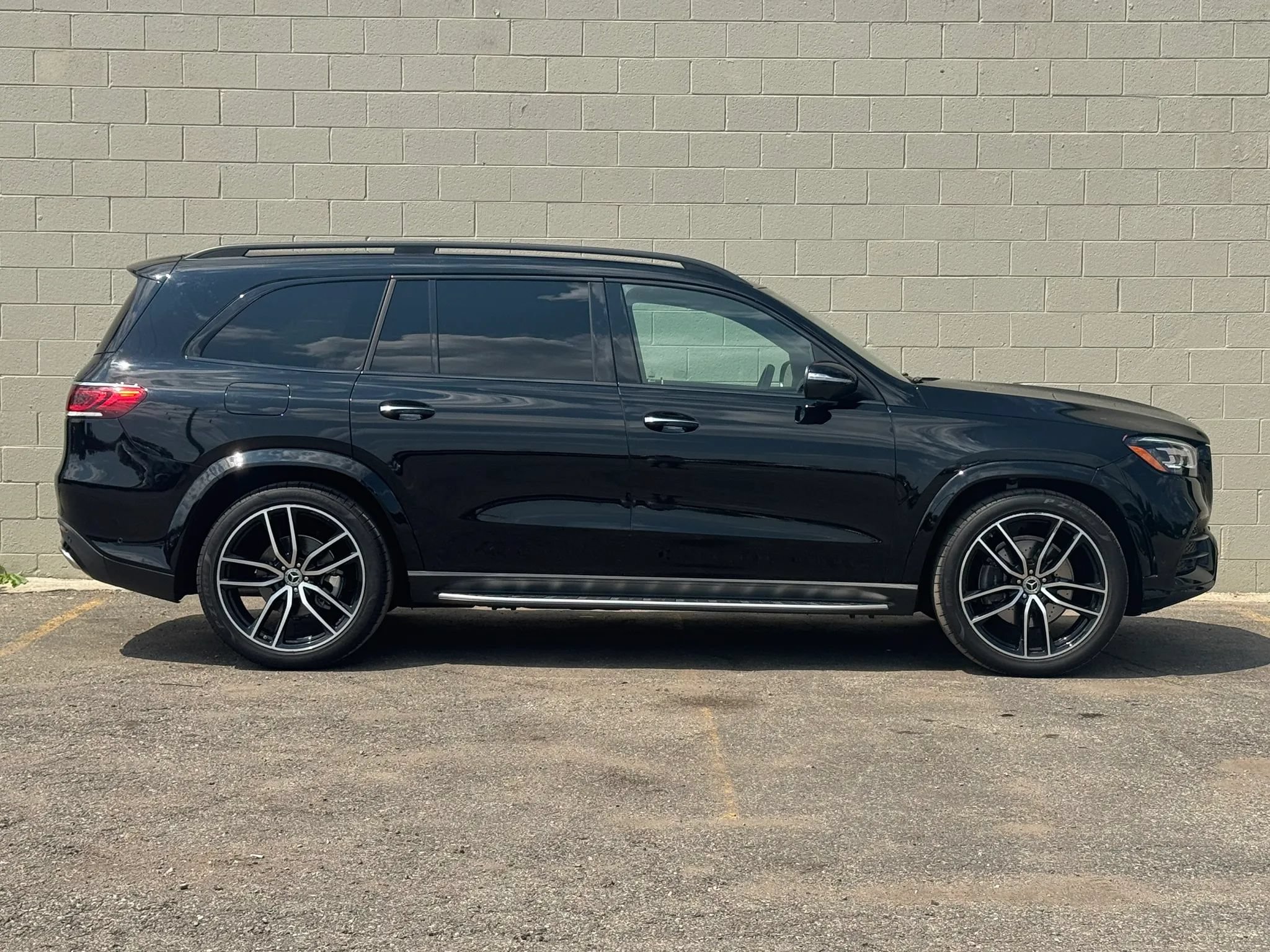 Used 2023 Mercedes-Benz GLS 580 4MATIC image 12