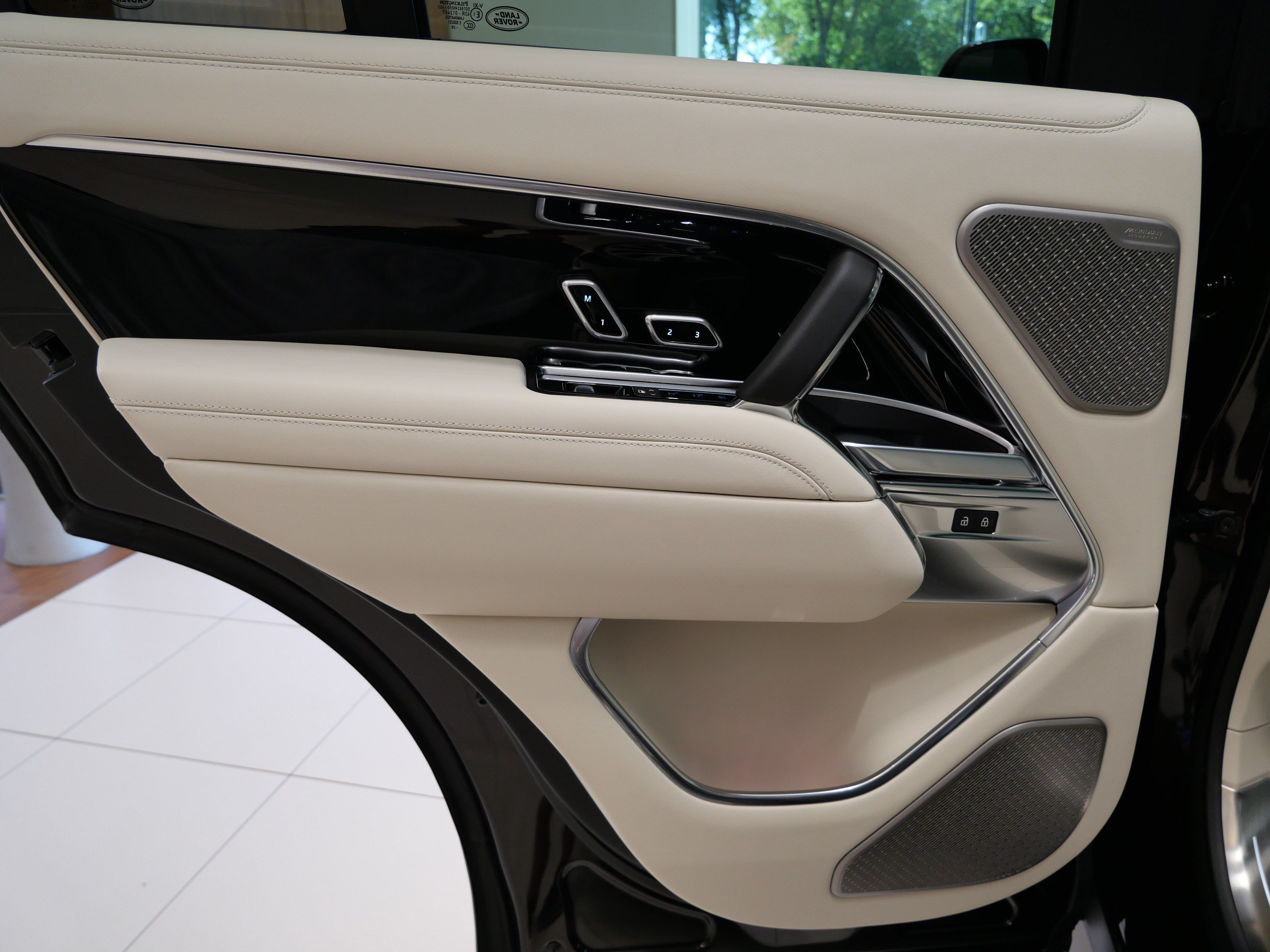 New 2027 Land Rover Range Rover Autobiography AWD/4WD image 7