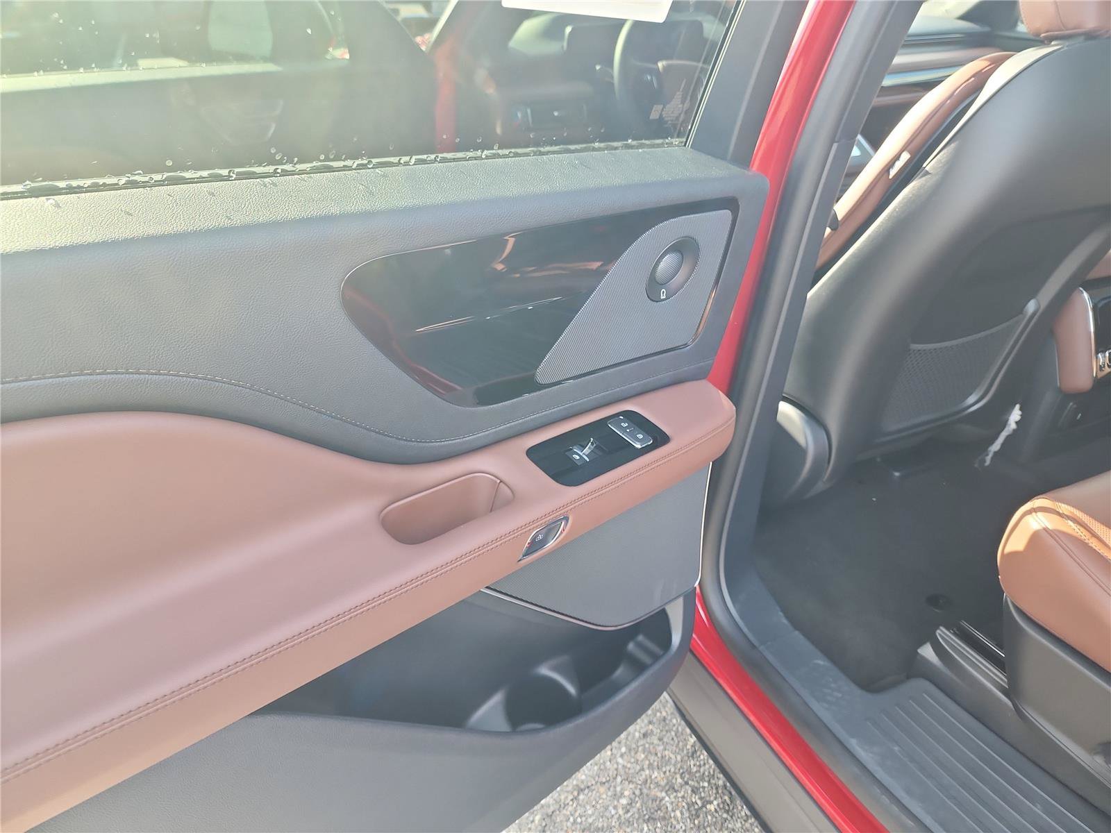 New 2026 Lincoln Aviator Reserve w/ Jet Appearance Package RWD image 17