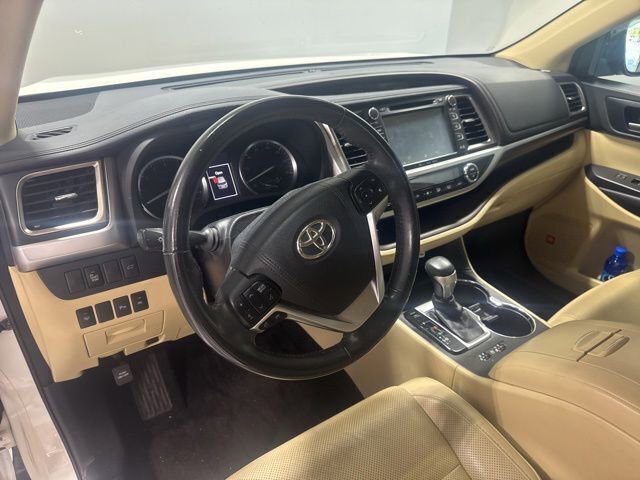Used 2016 Toyota Highlander Limited FWD image 13