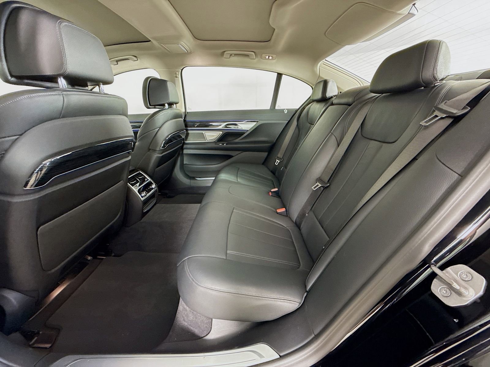 Certified 2022 BMW 740i RWD image 26