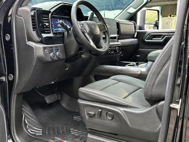 Used 2024 Chevrolet Silverado 2500 LTZ w/ LTZ Plus Package image 15