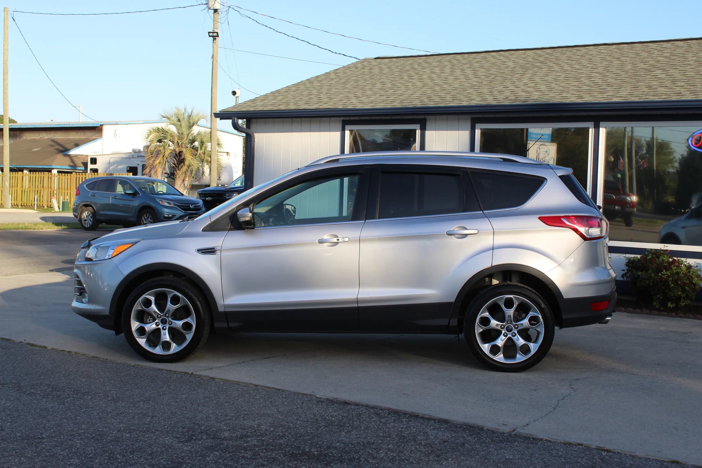 Used 2016 Ford Escape Titanium image 2