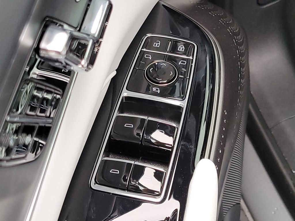 New 2025 Cadillac Lyriq Luxury w/ LPO, Floor Liner Package image 17
