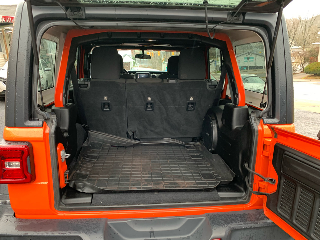 Used 2018 Jeep Wrangler Unlimited Rubicon w/ Safety Group image 11