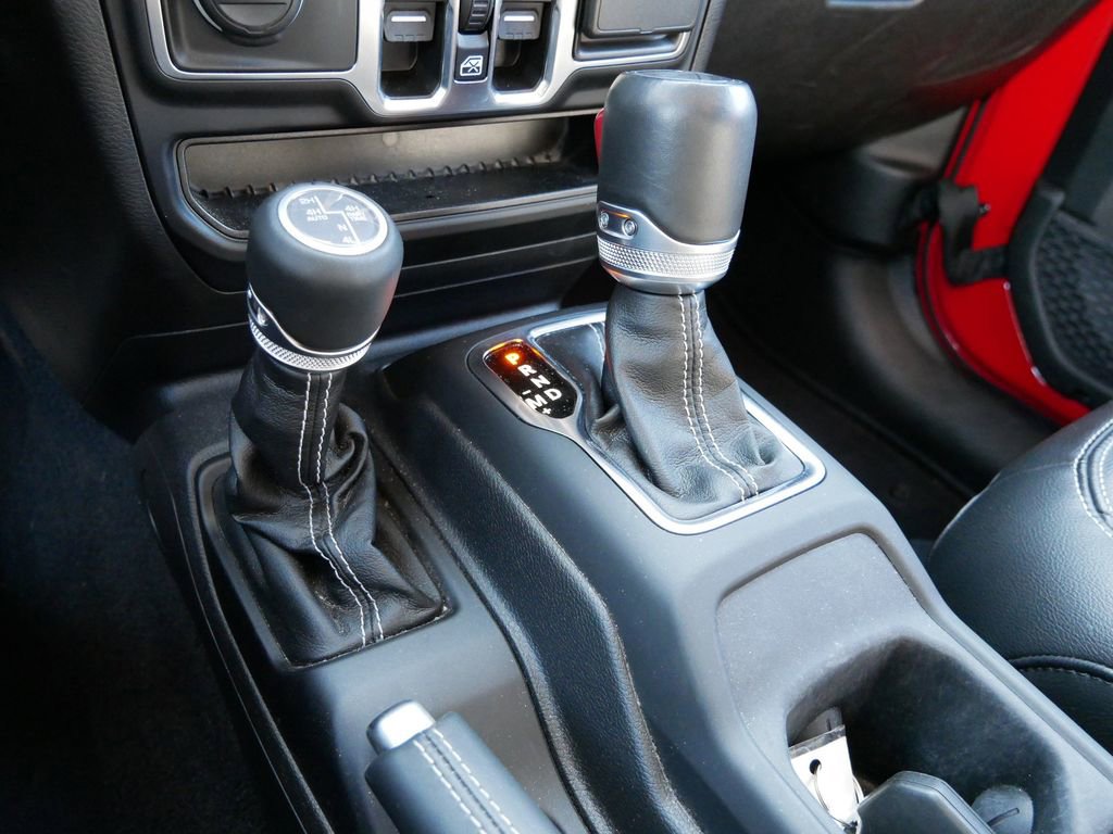 Used 2023 Jeep Wrangler Unlimited Sahara AWD/4WD image 28