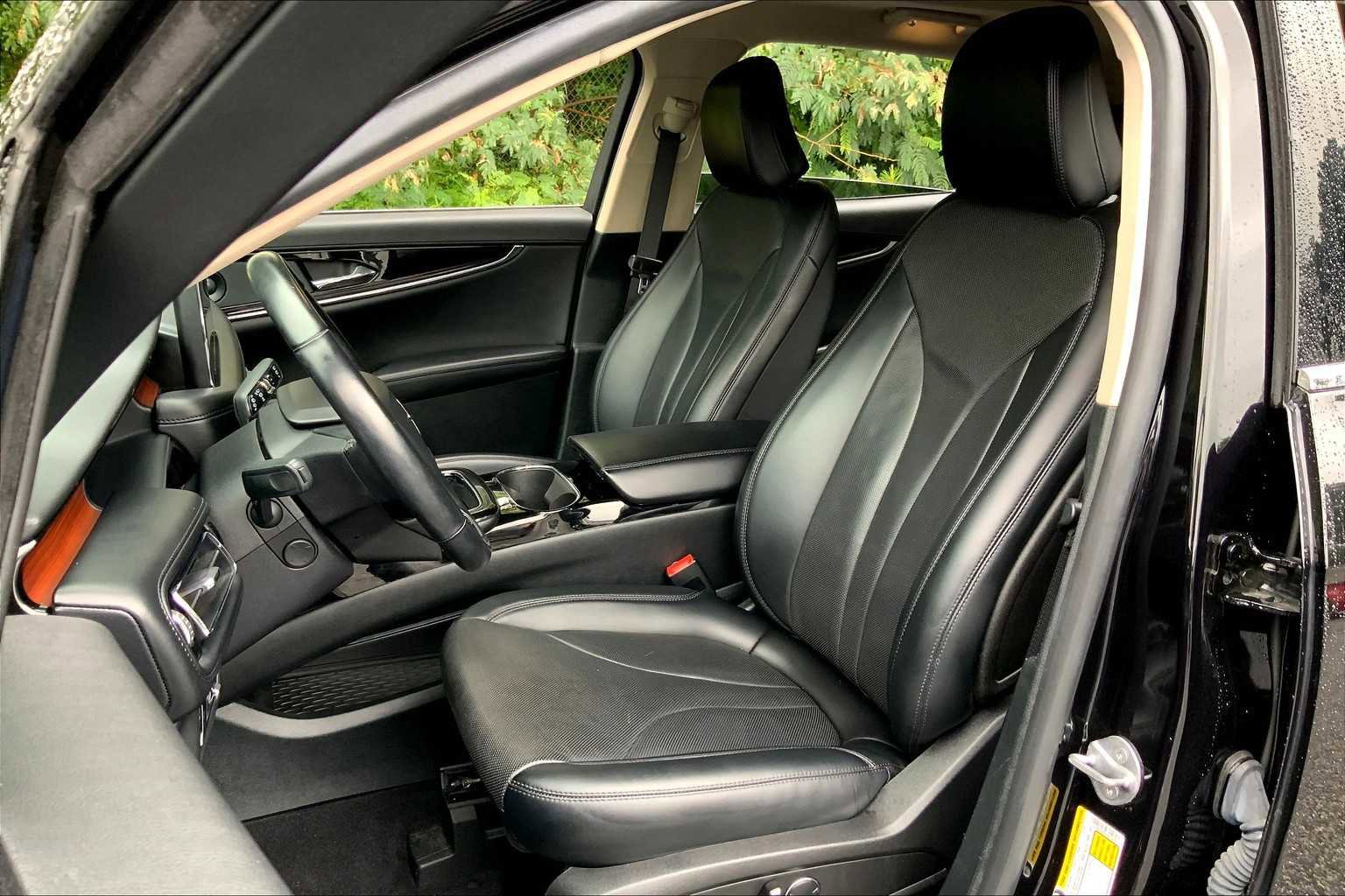 Used 2023 Lincoln Nautilus Reserve w/ Equipment Group 201A image 8