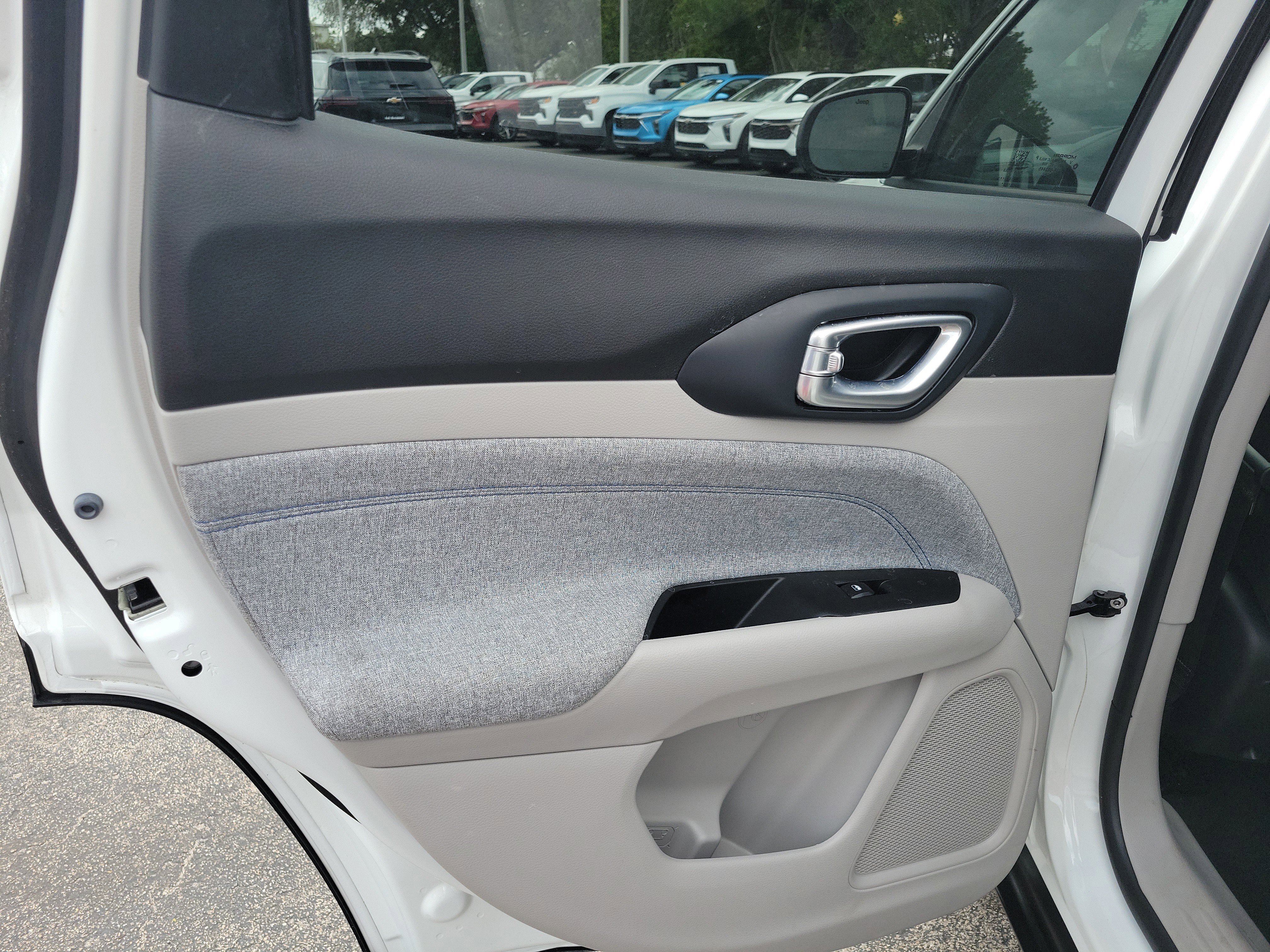 Used 2022 Jeep Compass Latitude w/ Convenience Group image 16