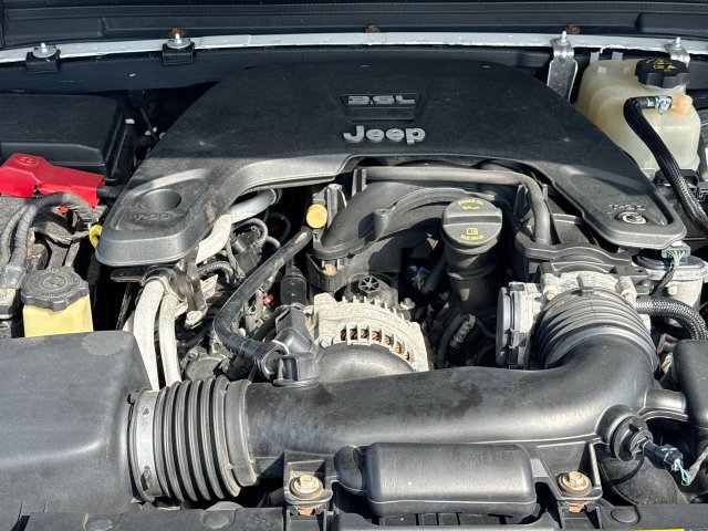 Used 2018 Jeep Wrangler Unlimited Sahara AWD/4WD image 26