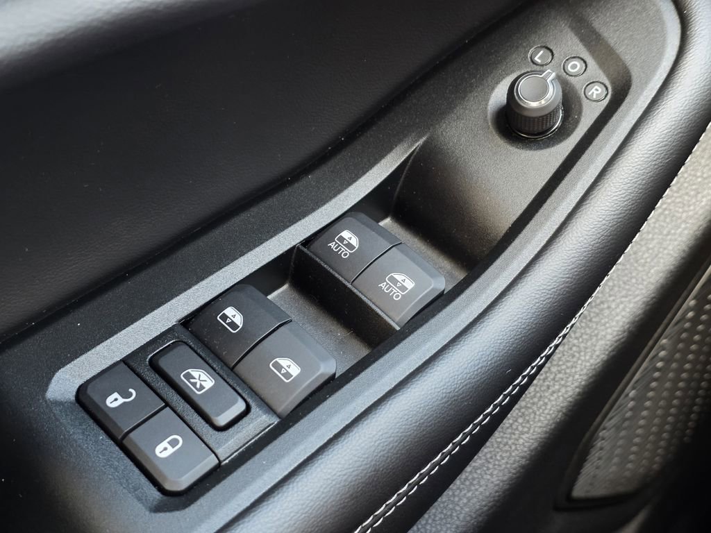 Used 2025 Jeep Grand Cherokee Limited w/ Black Appearance Package image 32