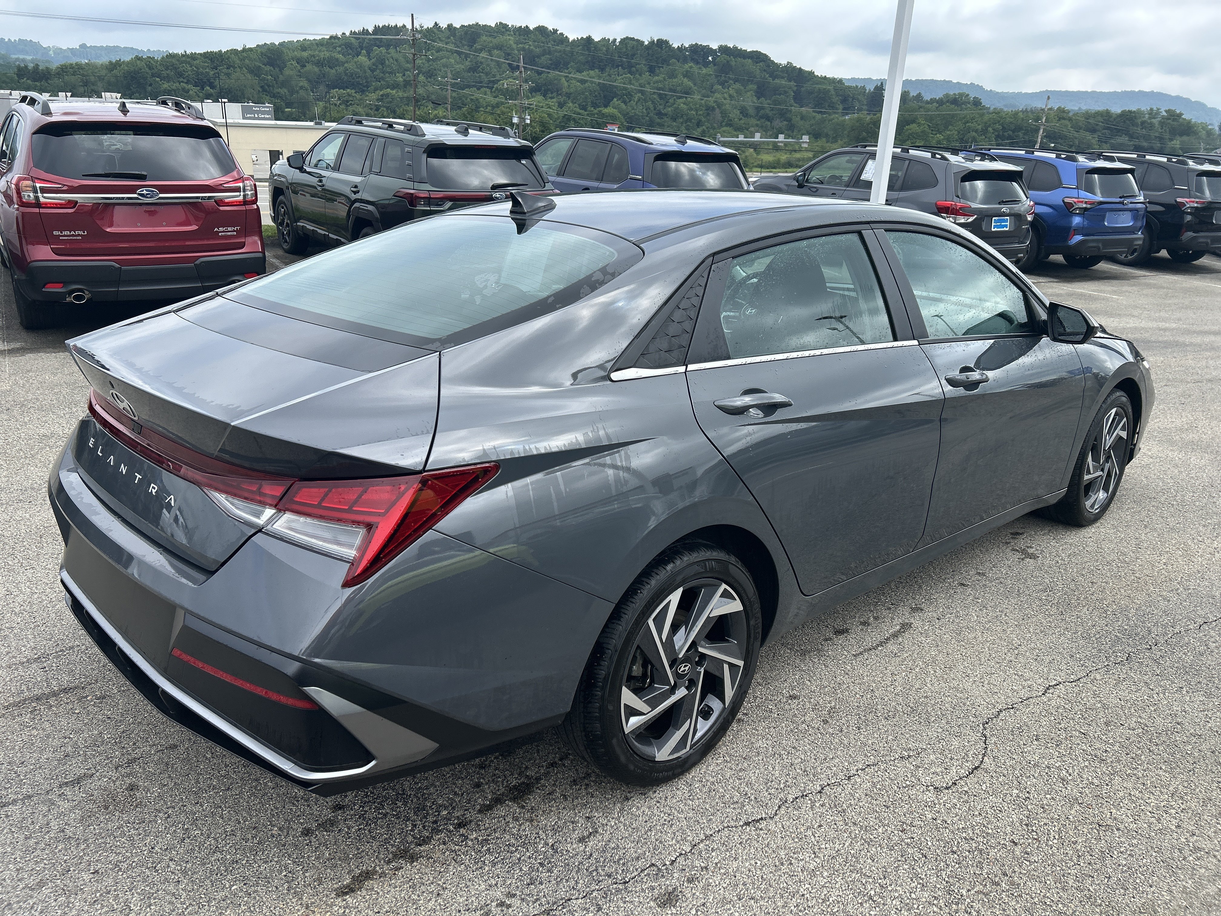 Certified 2025 Hyundai Elantra SEL FWD image 4