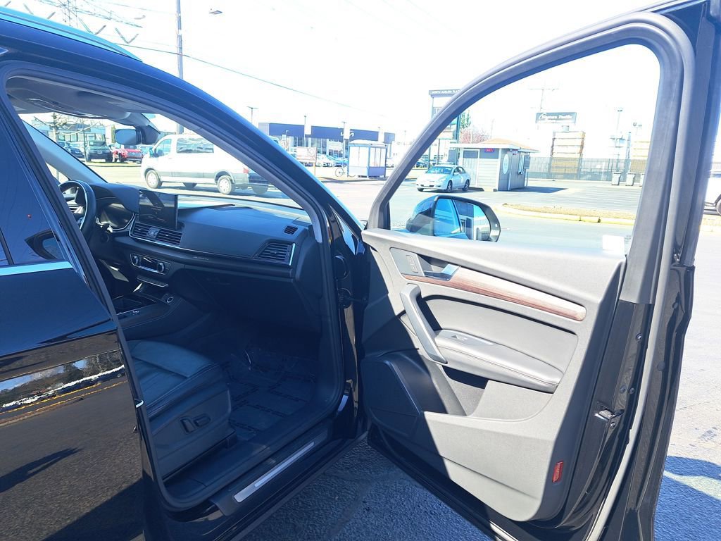 Used 2021 Audi Q5 2.0T Premium Plus w/ Premium Plus Package image 16