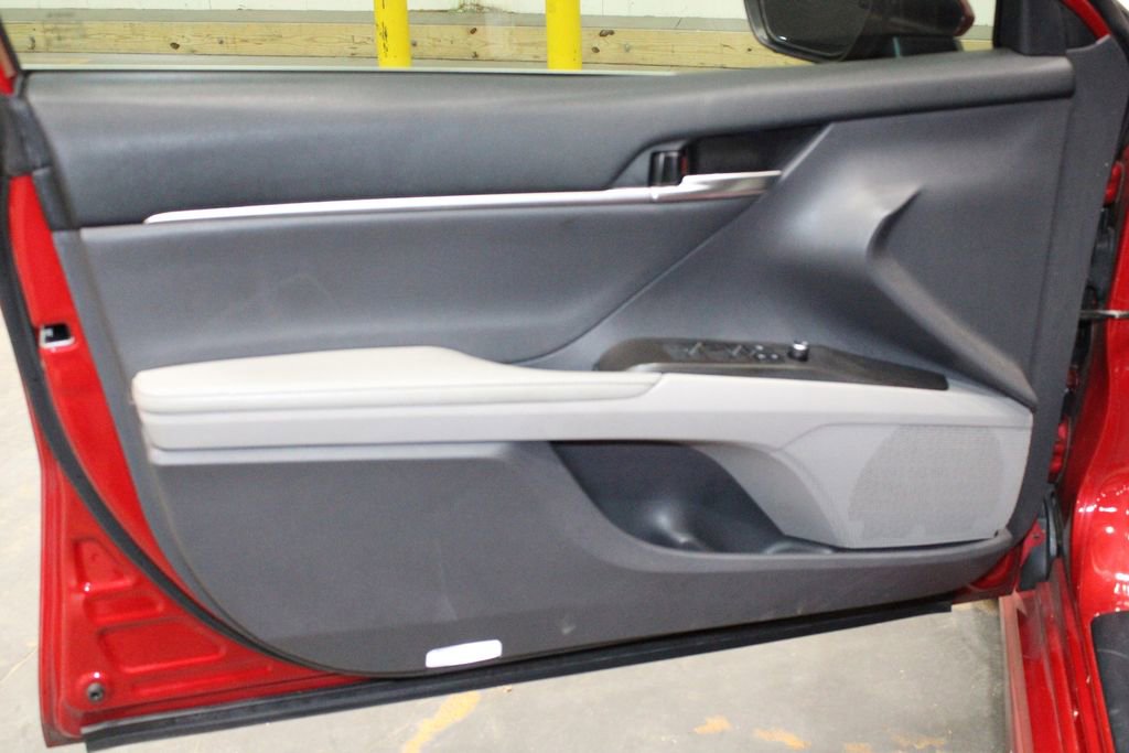 Used 2021 Toyota Camry XSE image 16