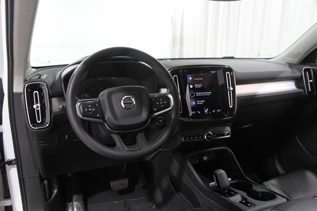 Used 2022 Volvo XC40 T5 Momentum w/ Premium Package AWD/4WD image 6