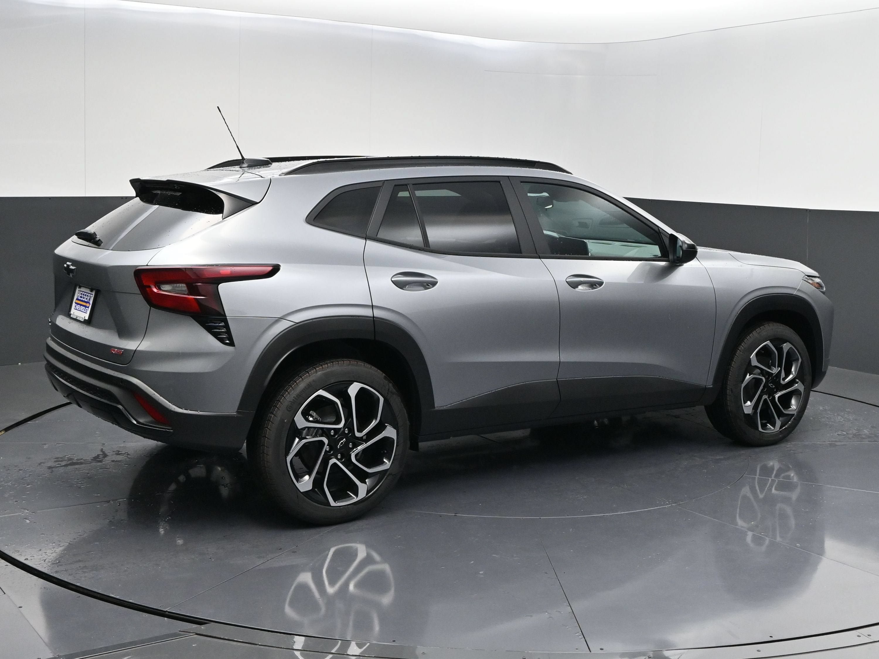 New 2026 Chevrolet Trax RS w/ Sunroof Package FWD image 8