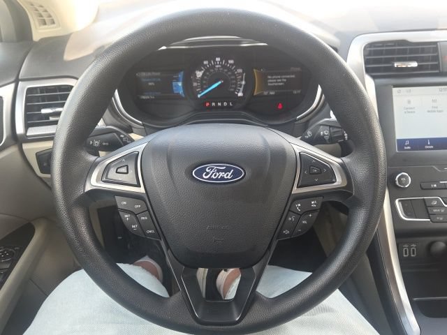 Used 2020 Ford Fusion SE FWD image 32