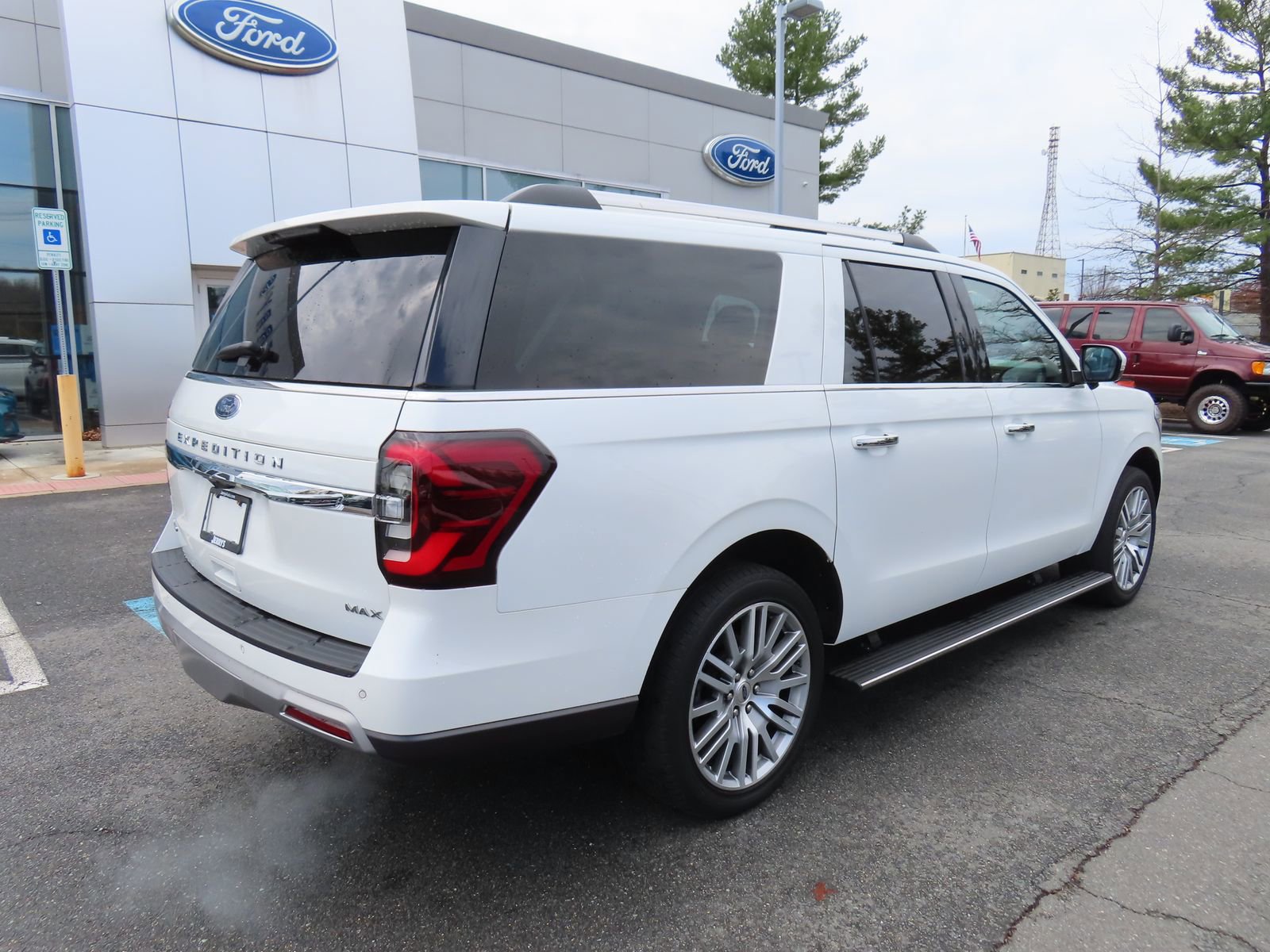 Used 2023 Ford Expedition Max Limited image 5