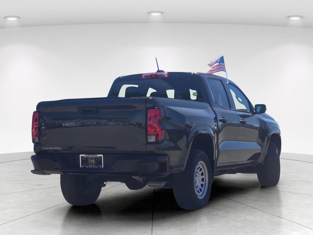 Used 2024 Chevrolet Colorado W/T RWD image 3