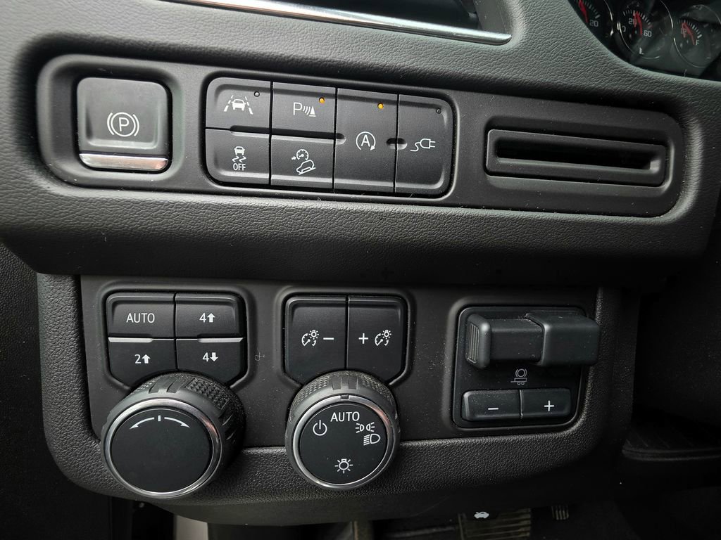 Used 2021 Chevrolet Tahoe Z71 w/ Z71 Signature Package AWD/4WD image 28