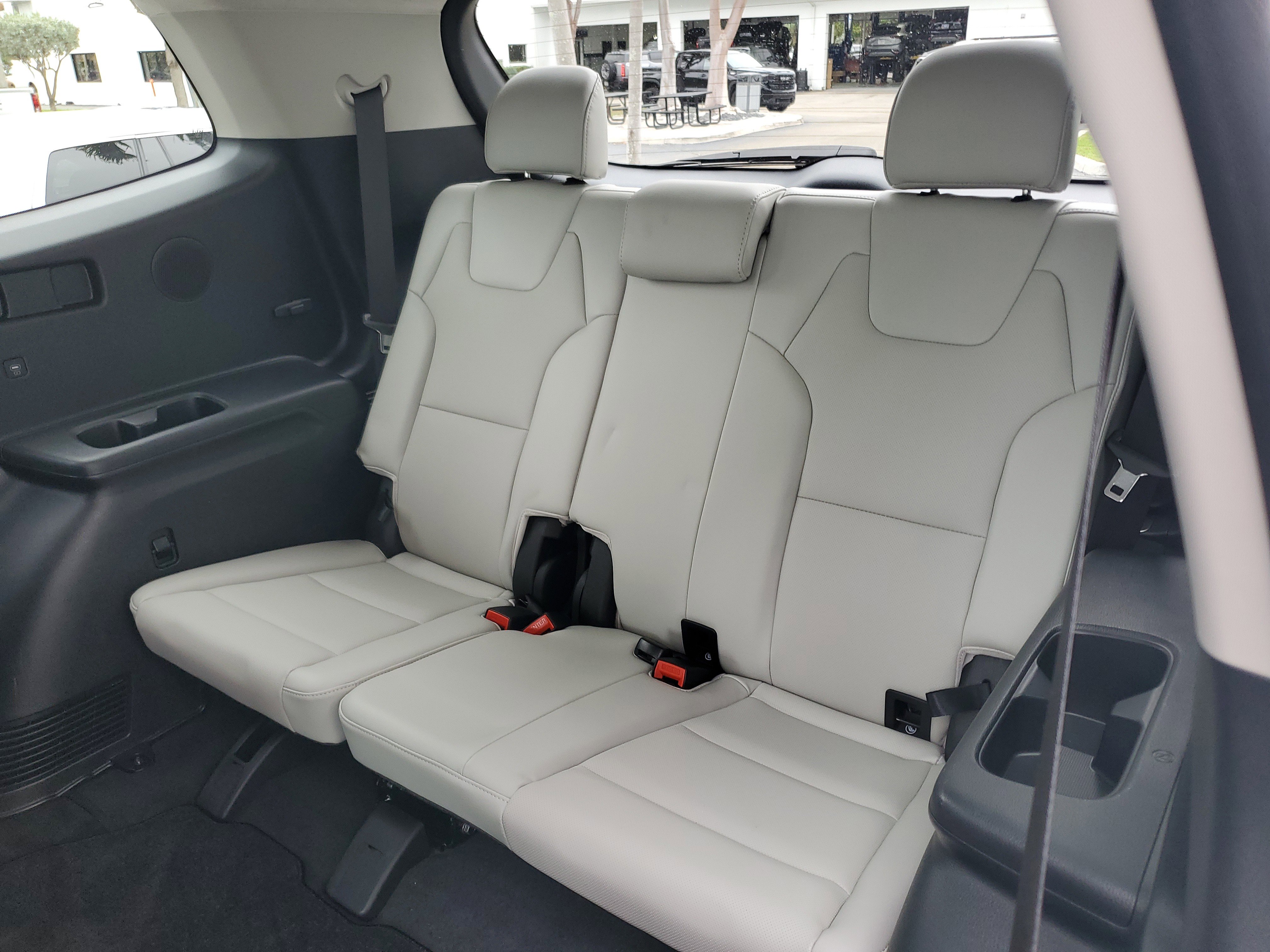 Used 2024 Kia Telluride SX Prestige w/ Towing Package image 13