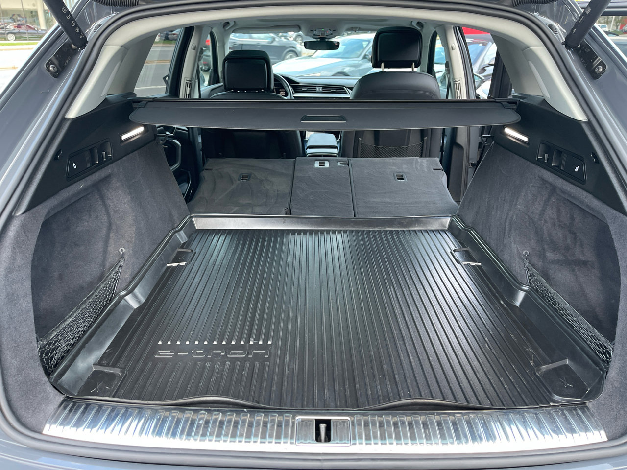 Used 2024 Audi Q8 e-tron Premium Plus w/ Premium Plus Package image 72