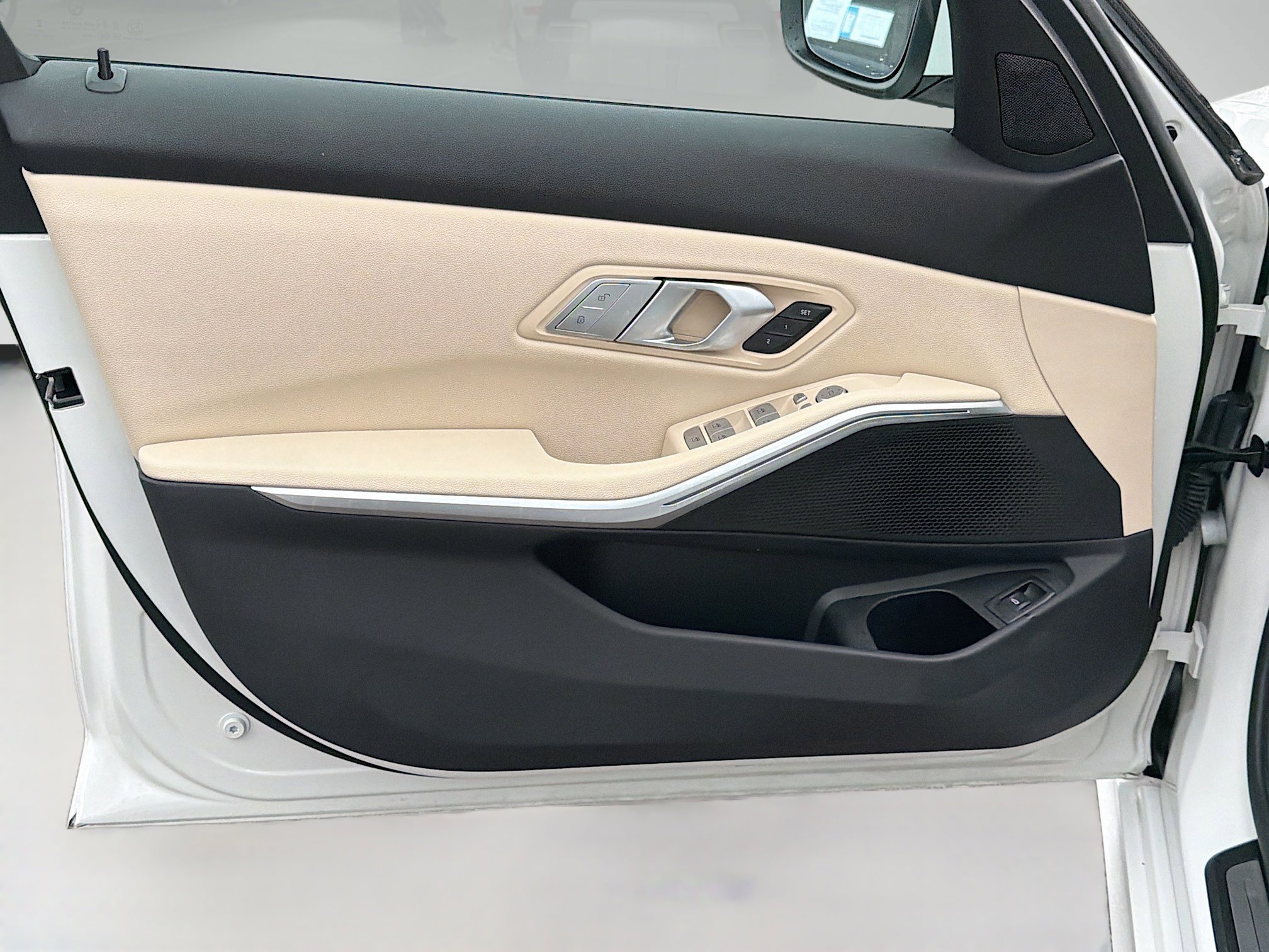 Used 2025 BMW 330i Sedan w/ Convenience Package image 22