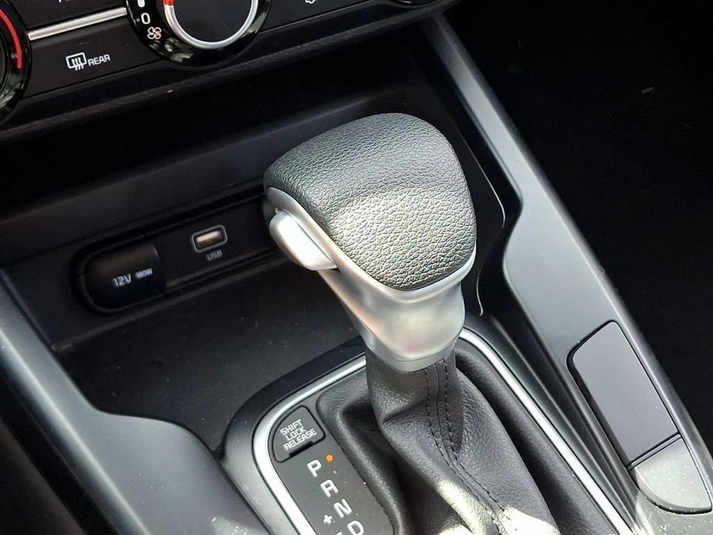 Used 2025 Kia Soul LX w/ LX Technology Package FWD image 14