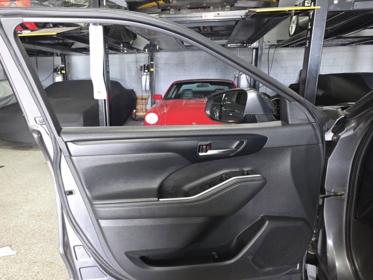 Used 2022 Toyota Highlander XLE AWD/4WD image 10