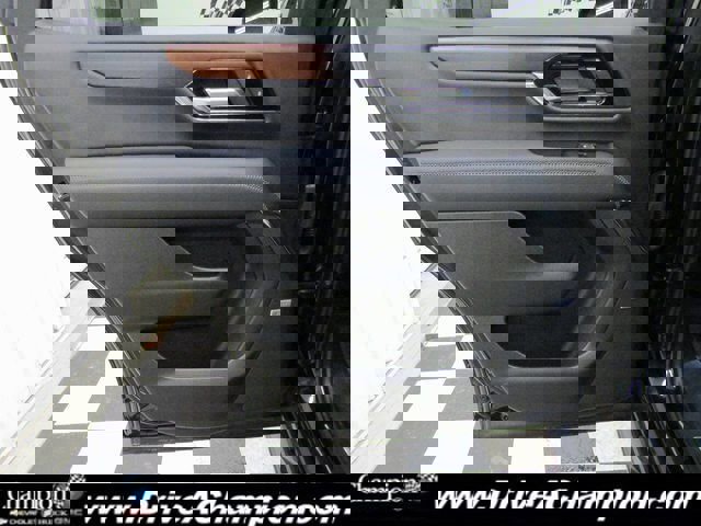 Certified 2025 GMC Yukon Denali image 18