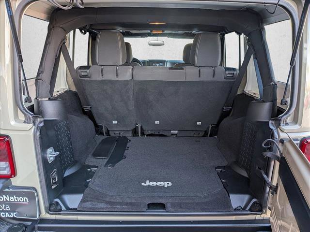 Used 2017 Jeep Wrangler Unlimited Rubicon w/ Connectivity Group image 6