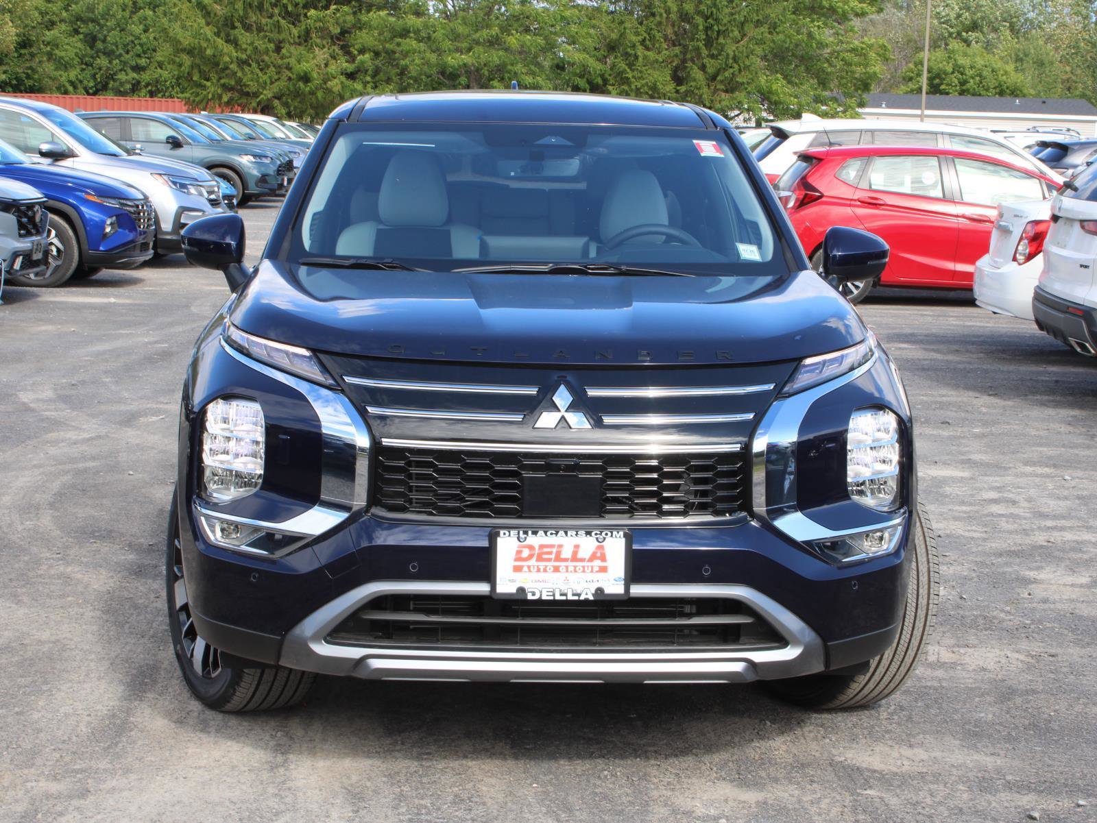 New 2025 Mitsubishi Outlander SE image 4