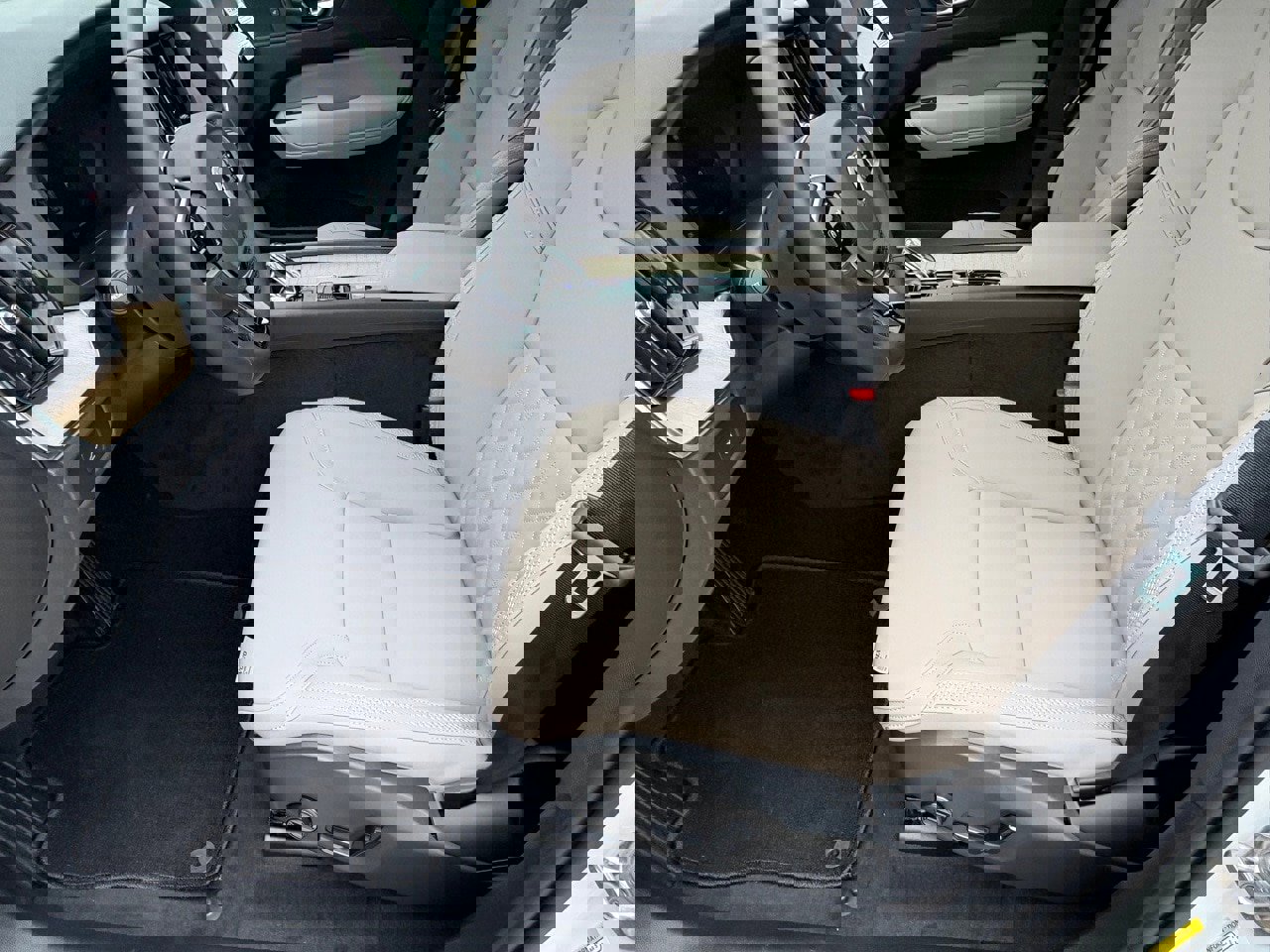 New 2026 Volvo XC60 B5 Plus w/ Protection Package Premier image 18