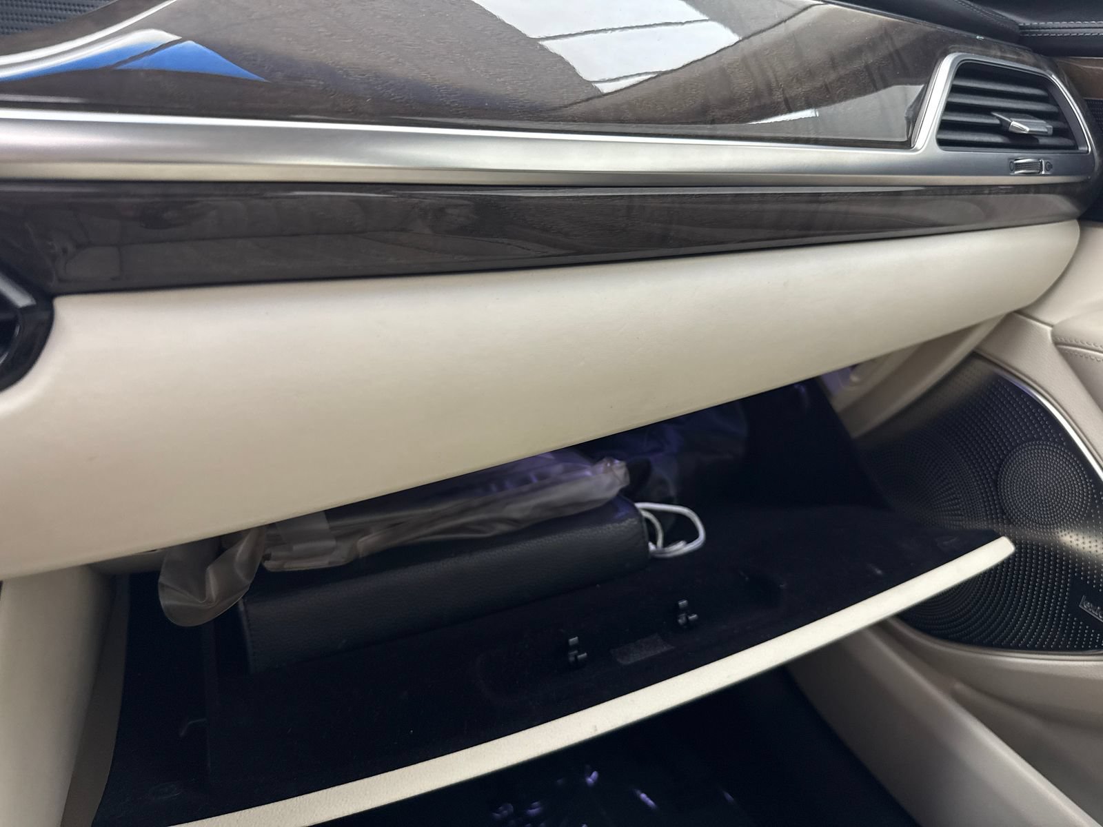 Used 2017 Genesis G90 3.3T Premium RWD image 33