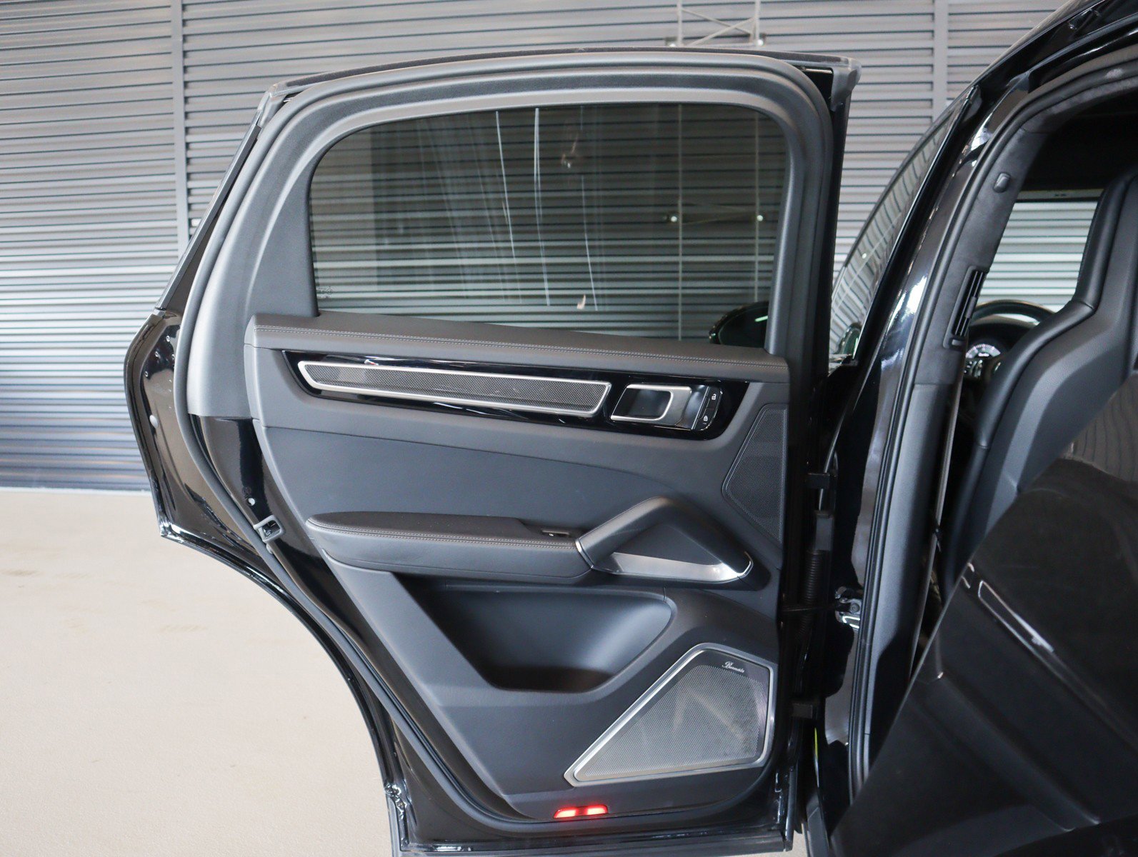 Used 2023 Porsche Cayenne Turbo AWD/4WD image 24