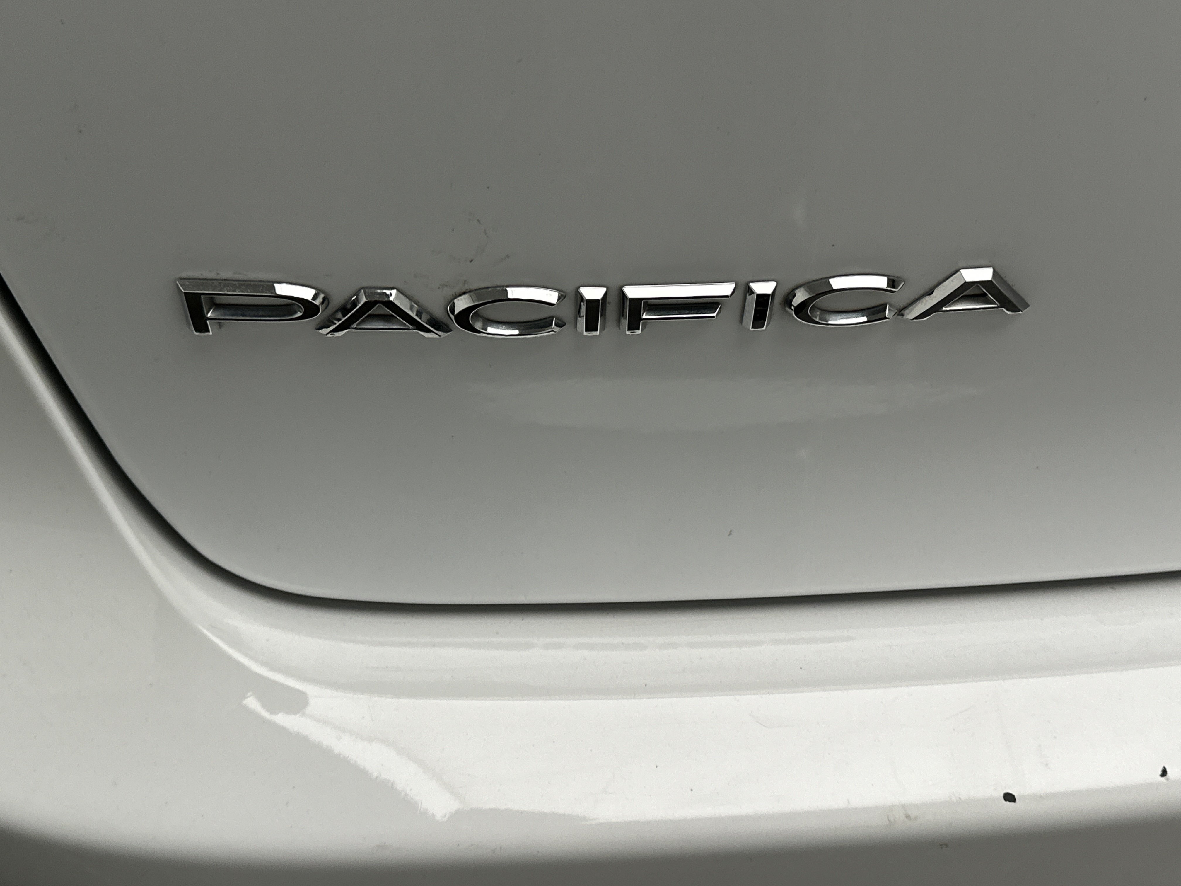 Used 2023 Chrysler Pacifica Touring-L FWD image 13