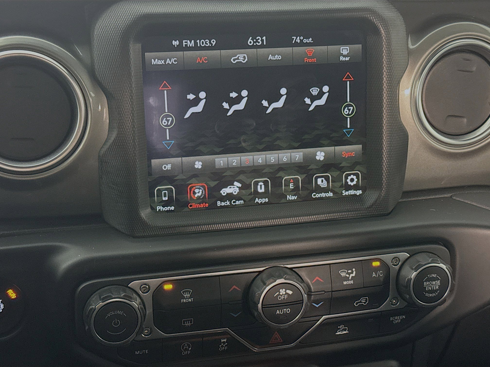 Used 2022 Jeep Wrangler Unlimited Sahara AWD/4WD image 16