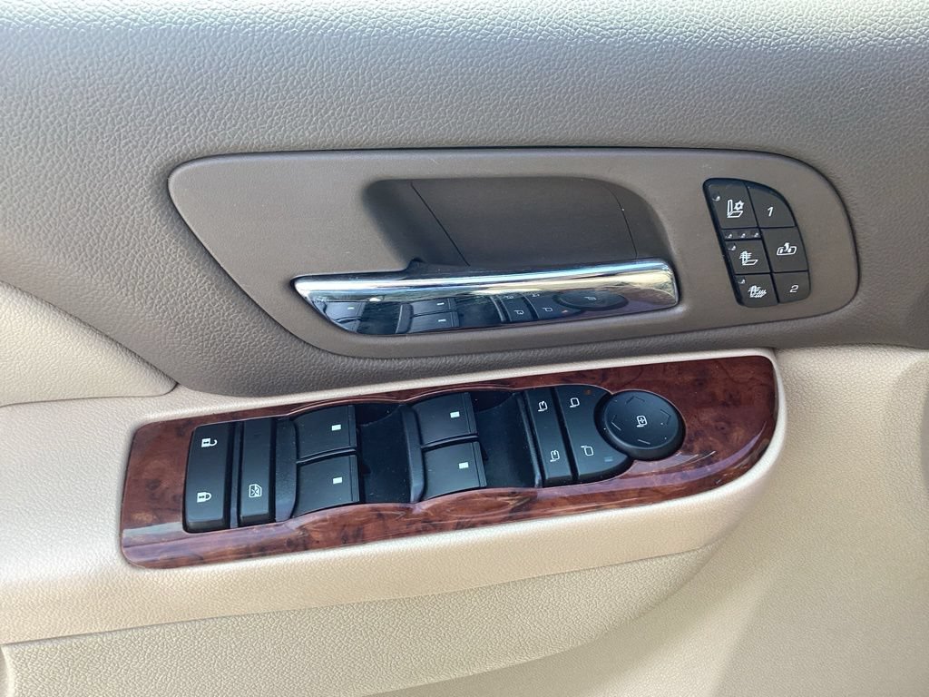 Used 2014 Chevrolet Suburban LTZ AWD/4WD image 16