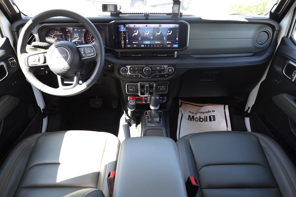 Used 2025 Jeep Gladiator Mojave w/ Convenience Group AWD/4WD image 18