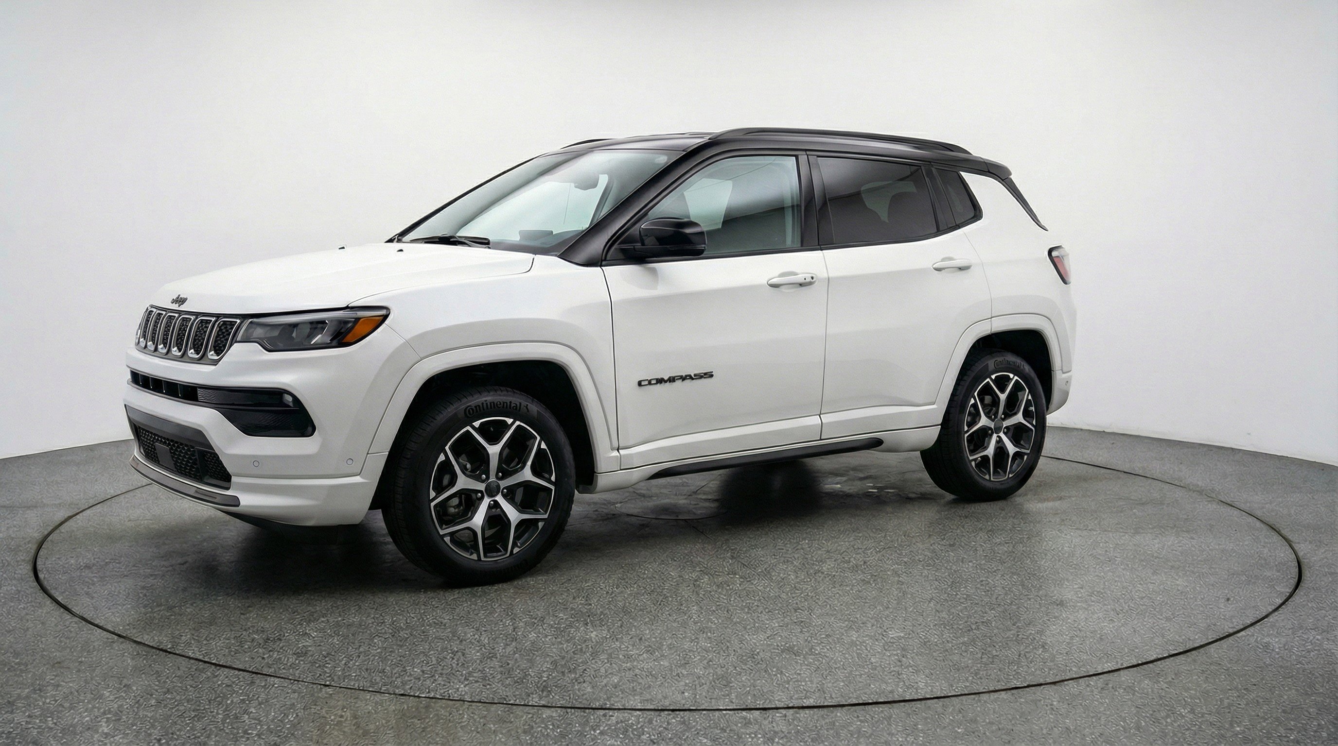 Used 2025 Jeep Compass Limited AWD/4WD image 3