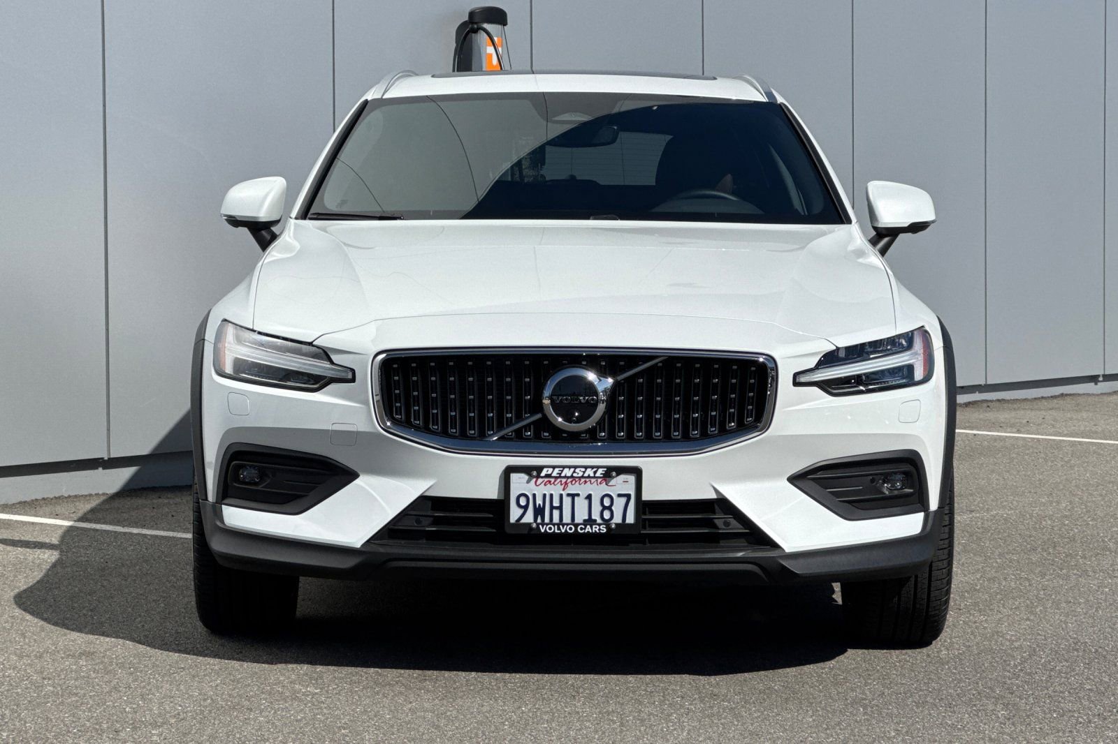 Certified 2026 Volvo V60 B5 Cross Country Plus w/ Climate Package AWD/4WD image 8