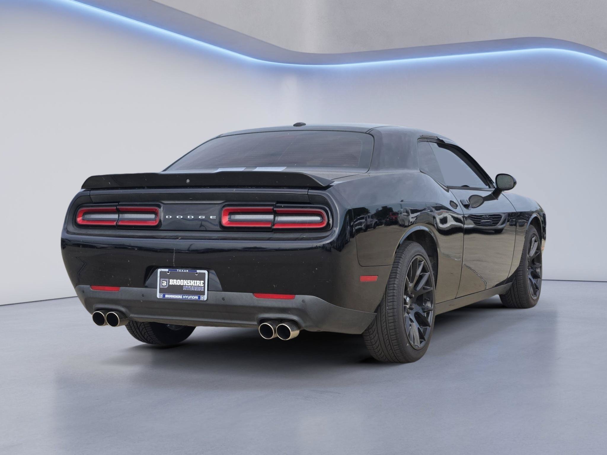 Used 2018 Dodge Challenger SXT RWD image 8