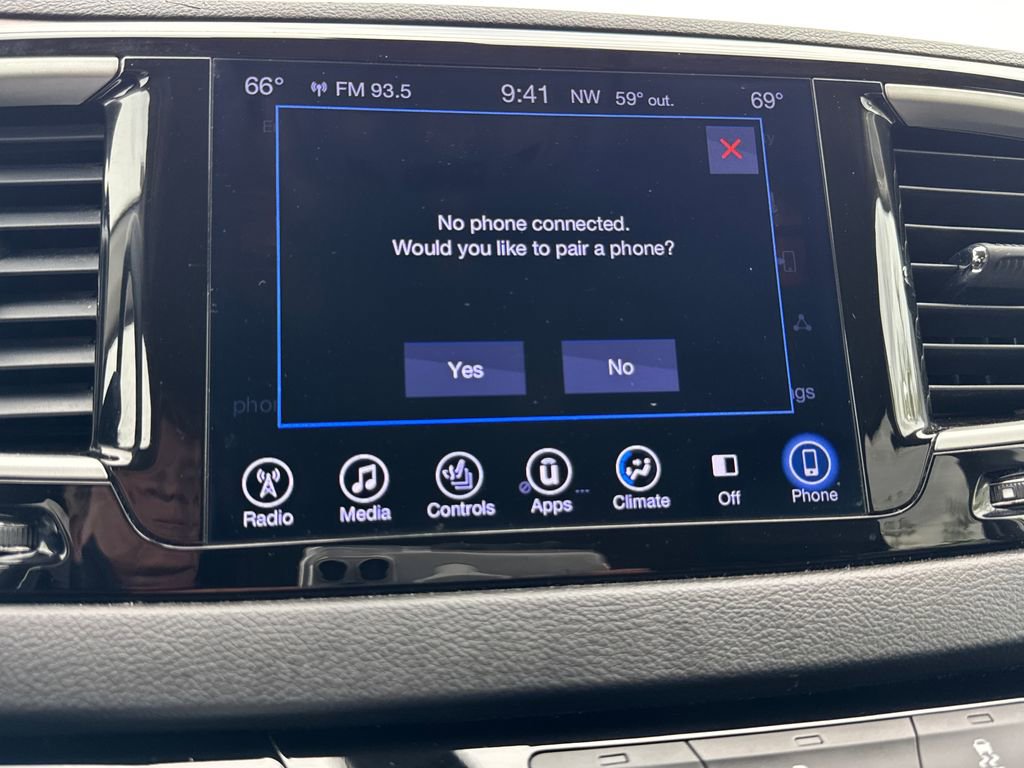 Used 2017 Chrysler Pacifica Touring-L w/ 13 Speaker Alpine Sound Group FWD image 26