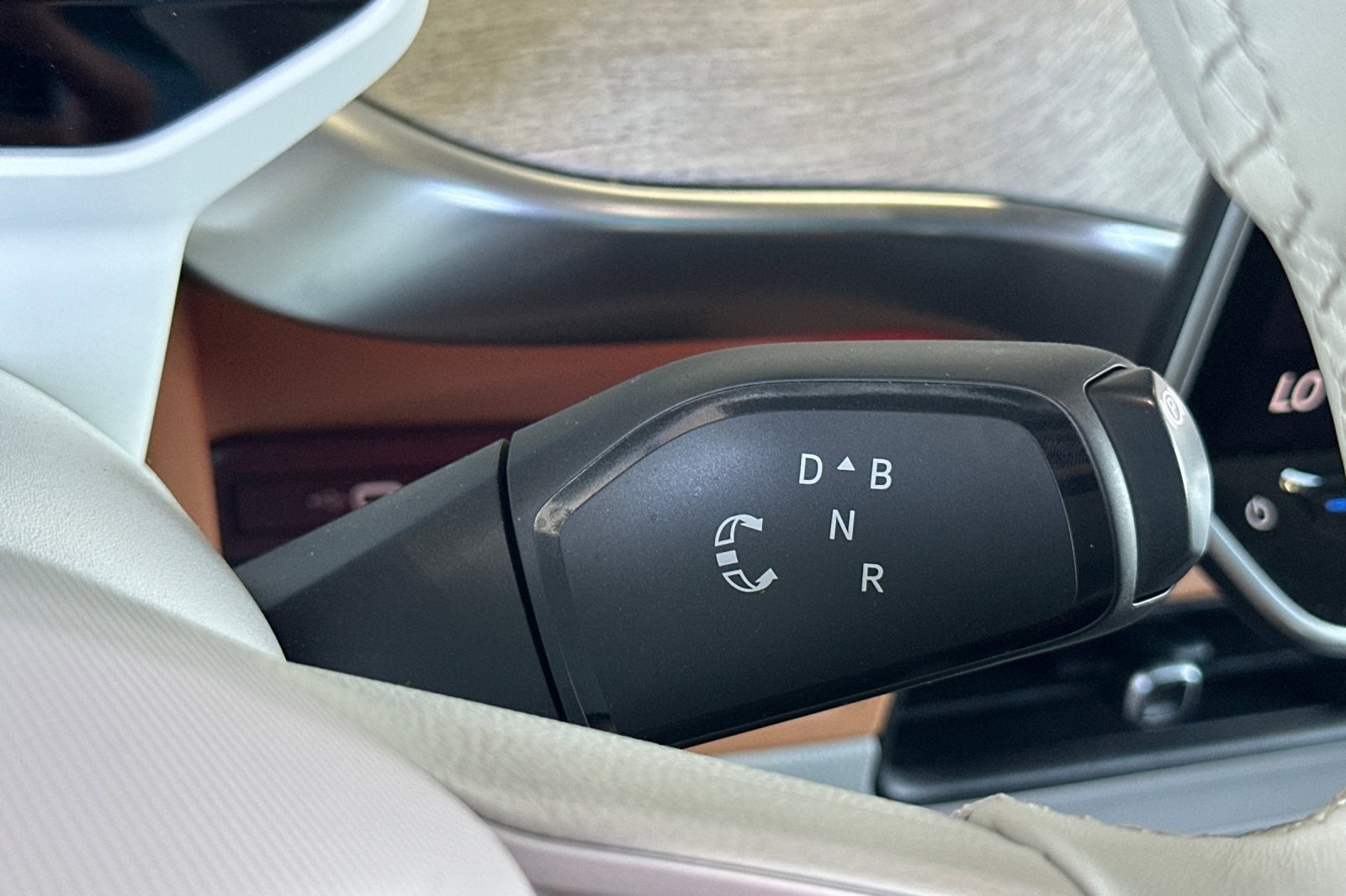 Used 2025 Volkswagen ID. Buzz 1st Edition RWD image 22