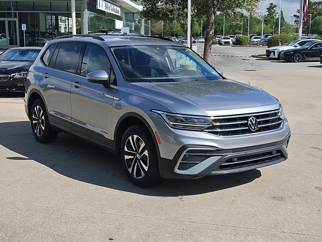 Used 2024 Volkswagen Tiguan S image 3